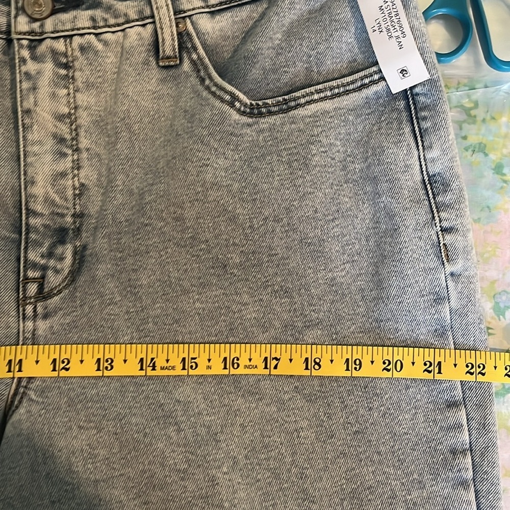 NWT Seven7 | High Rise Slim Straight Jean Plus Size 14 Lightwash 90s 80s - Picture 13 of 15